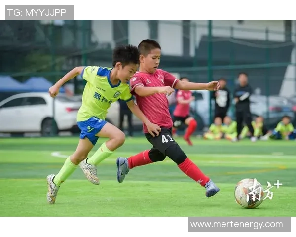 潮州足球球队奋勇拼搏展现青春风采助力地方足球发展与文化传承