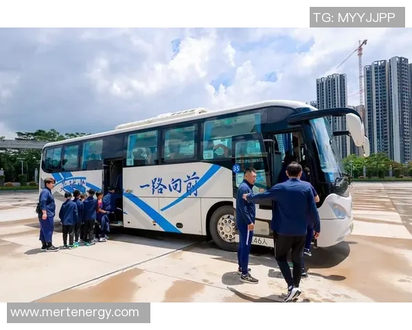 足球助力抗击疫情团结一心共克时艰的精神力量