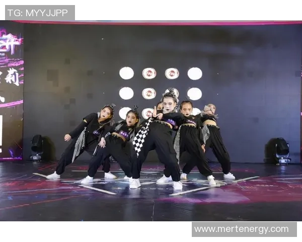 重庆街舞队的比赛经验变革引发热议街舞文化新潮流 重庆街舞队的比赛经验变革引发热议街舞文化新潮流